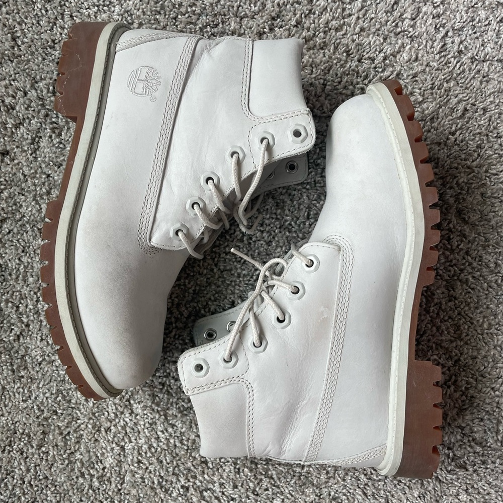 Timberland Off-White Leather Boots with Brown Soles
